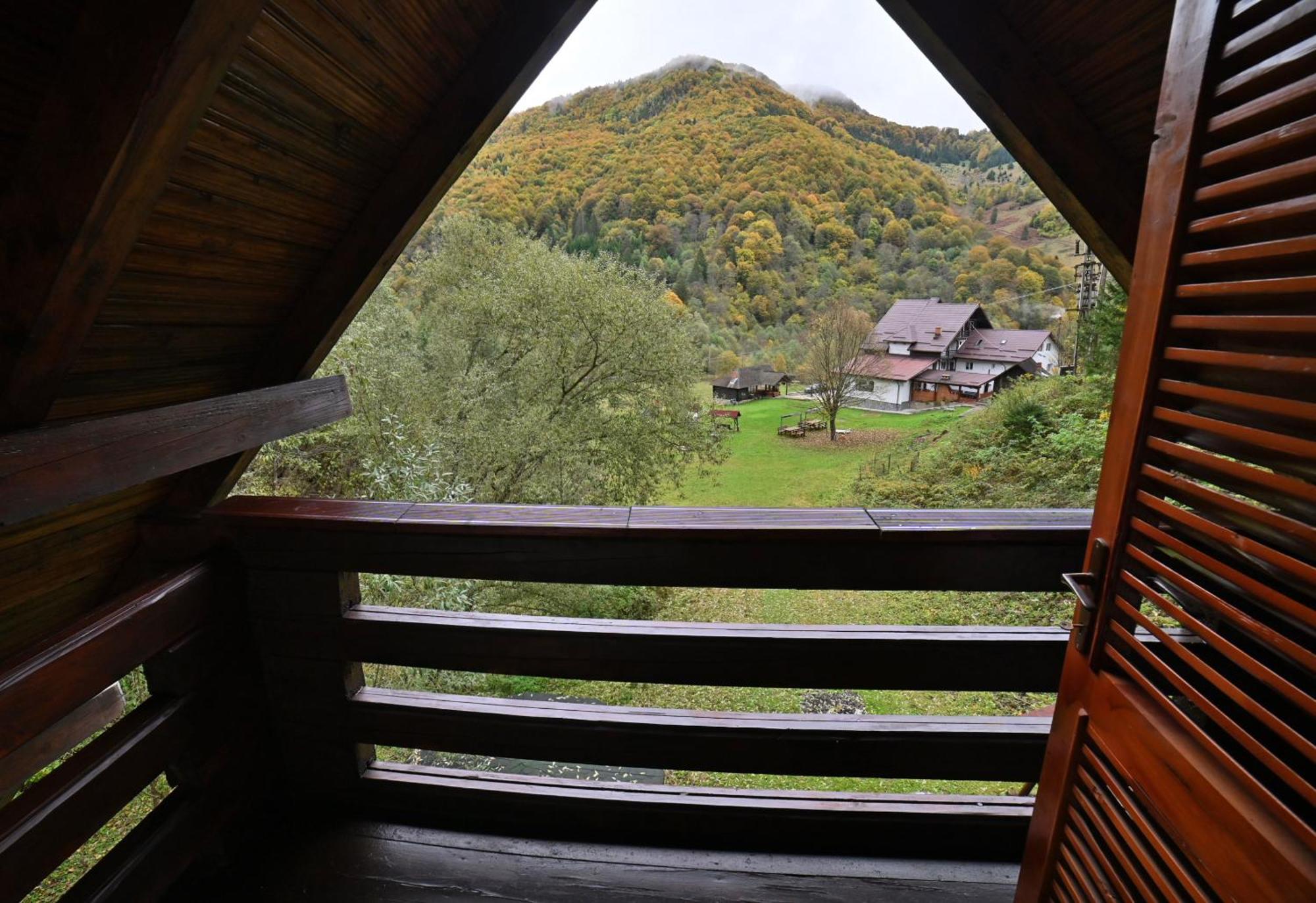 Casa De Vacanta Satic Piatra Craiului La Doi Viermi المظهر الخارجي الصورة
