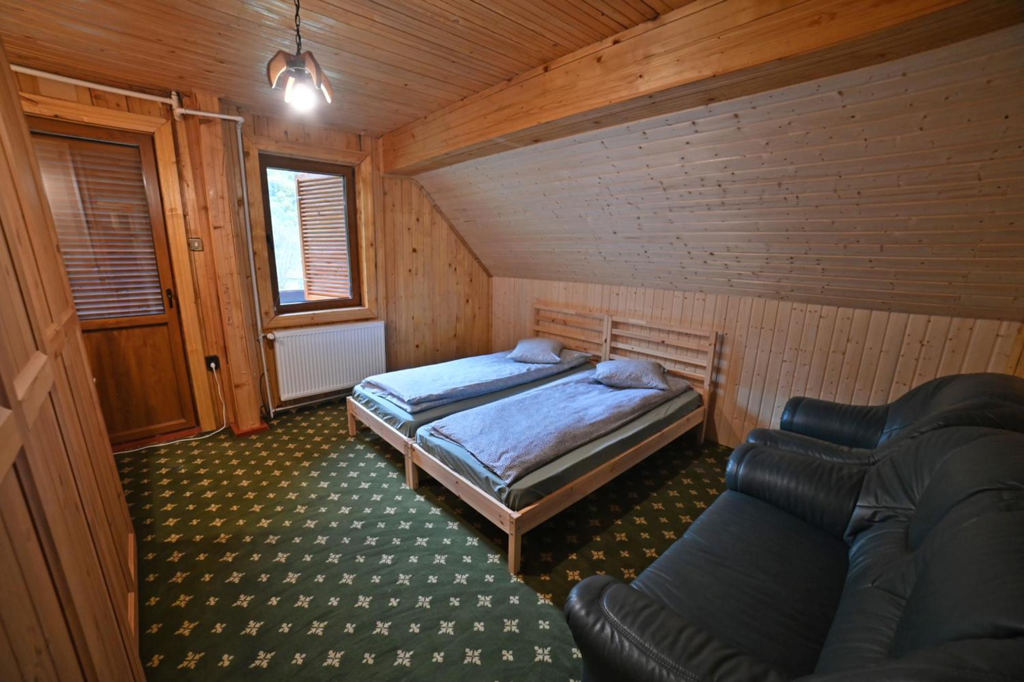 Casa De Vacanta Satic Piatra Craiului La Doi Viermi المظهر الخارجي الصورة